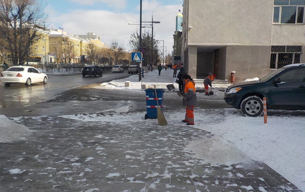 Цасаа цэвэрлээгүйгээс иргэд гэмтвэл хохирлыг нь барагдуулна