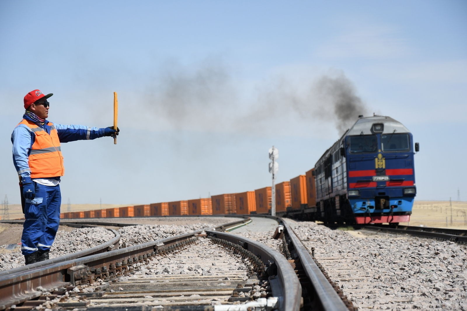 Төмөр замын аюултай бүсийн дэглэмийг чанд сахихыг анхааруулж байна